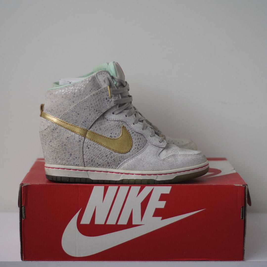 Nike Dunk HighSky Hi Year of the Horse (9W)